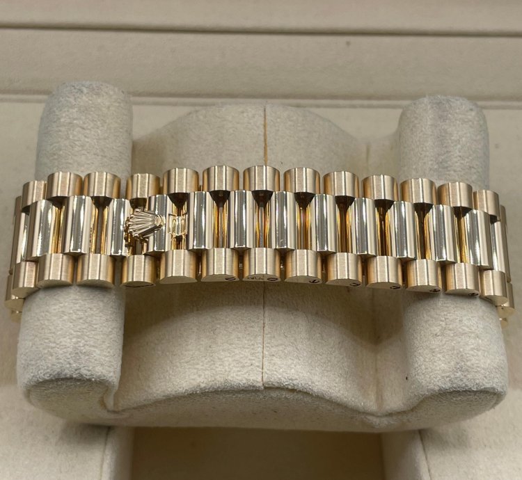 Rolex Day-date 40 Yellowgold 18kt Silver Dial Box Papers 2021 New Fully Stickers With Qr Code