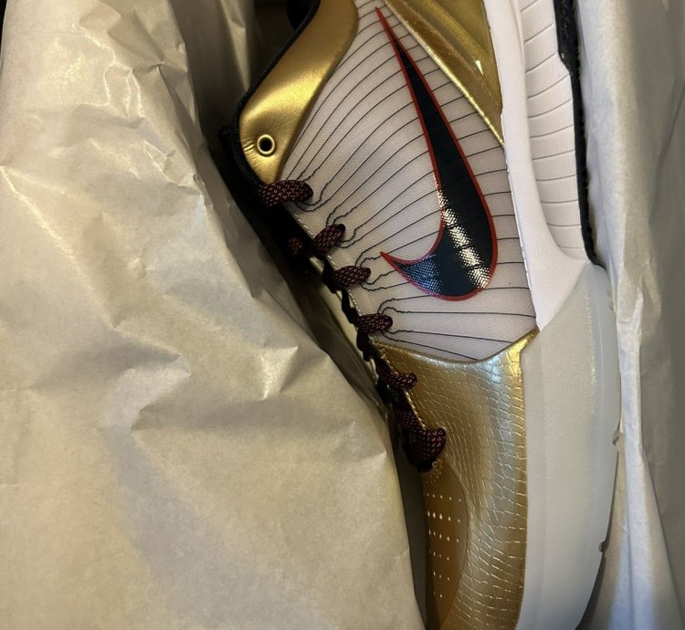 Kobe Iv Protro Gold Medal