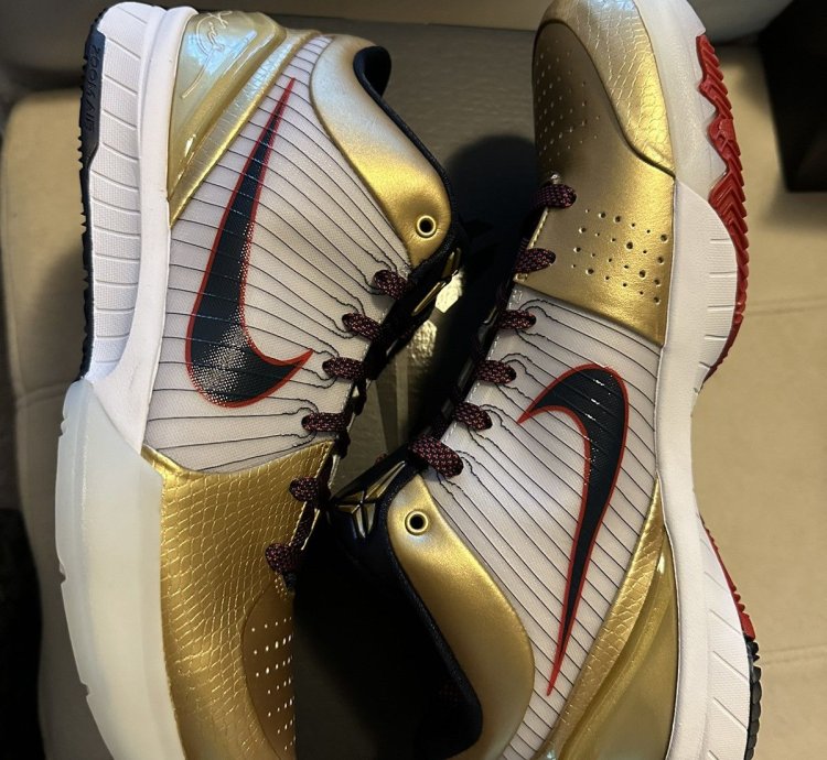 Kobe Iv Protro Gold Medal