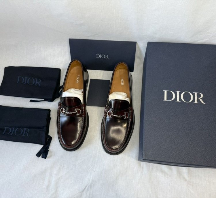 Brushed Calfskin Mens Logo Plaque Loafers 44 Red Black