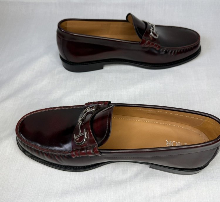 Brushed Calfskin Mens Logo Plaque Loafers 44 Red Black