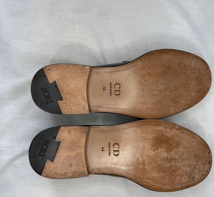 Brushed Calfskin Mens Logo Plaque Loafers 44 Red Black