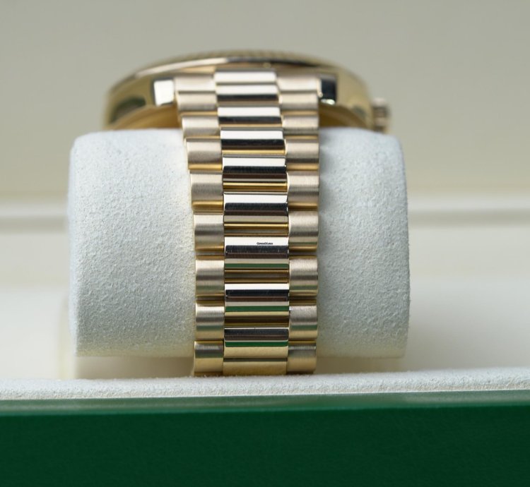 Rolex Day-date Ii 2015 Yellow Gold Day-date Ii Excellent Condition Complete Set 41mm Champagne Diamond Dial