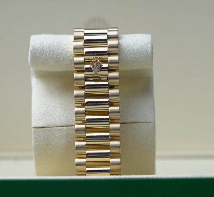 Rolex Day-date Ii 2015 Yellow Gold Day-date Ii Excellent Condition Complete Set 41mm Champagne Diamond Dial