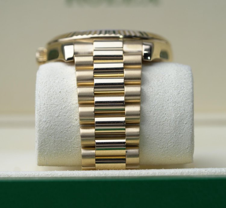 Rolex Day-date Ii 2015 Yellow Gold Day-date Ii Excellent Condition Complete Set 41mm Champagne Diamond Dial