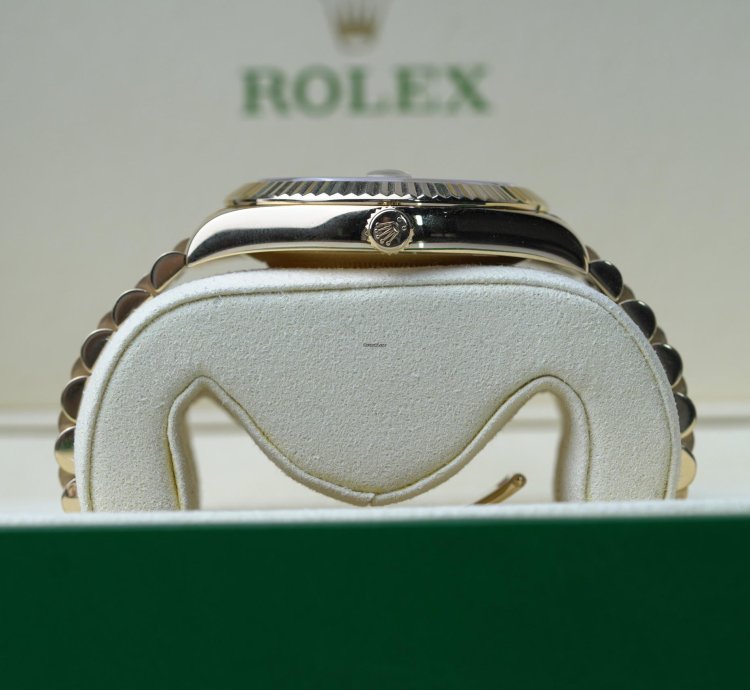 Rolex Day-date Ii 2015 Yellow Gold Day-date Ii Excellent Condition Complete Set 41mm Champagne Diamond Dial