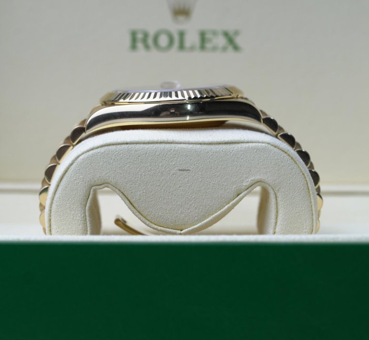 Rolex Day-date Ii 2015 Yellow Gold Day-date Ii Excellent Condition Complete Set 41mm Champagne Diamond Dial