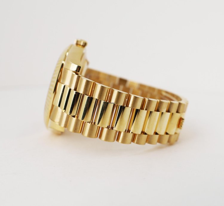 Rolex Day-date Ii 41mm Fluted Bezel Yellow Gold Black Roman Dial Presidential 218238