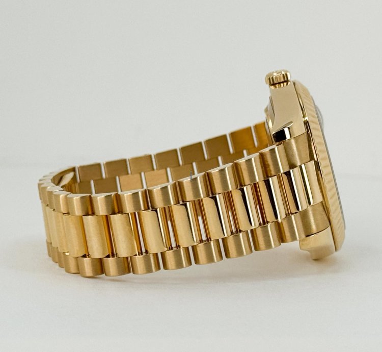 Rolex Day-date Ii 41mm Yellow Gold Fluted Bezel Champagne Diamond Dial Presidential Band
