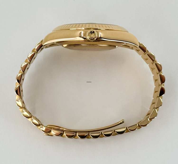 Rolex Day-date Ii 41mm Yellow Gold Fluted Bezel Champagne Diamond Dial Presidential Band