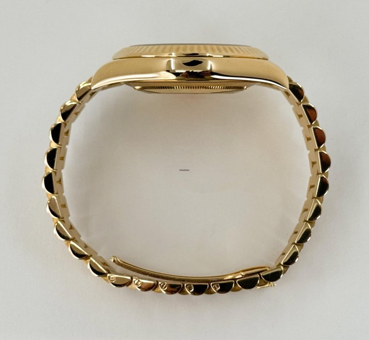 Rolex Day-date Ii 41mm Yellow Gold Fluted Bezel Champagne Diamond Dial Presidential Band