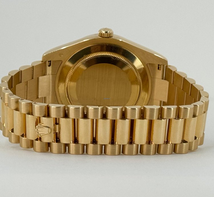 Rolex Day-date Ii 41mm Yellow Gold Fluted Bezel Champagne Diamond Dial Presidential Band