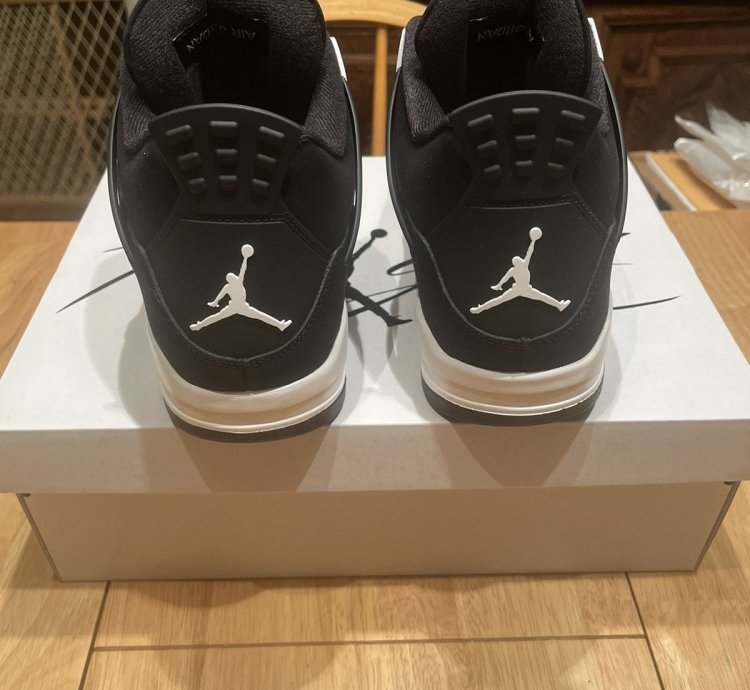 New Men Sz 12 Nike Air Jordan 4 Retro White Thunder
