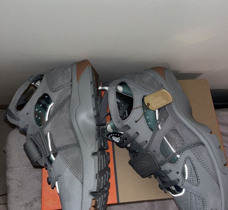 Nike Air Huarache Corteiz Gully Grey