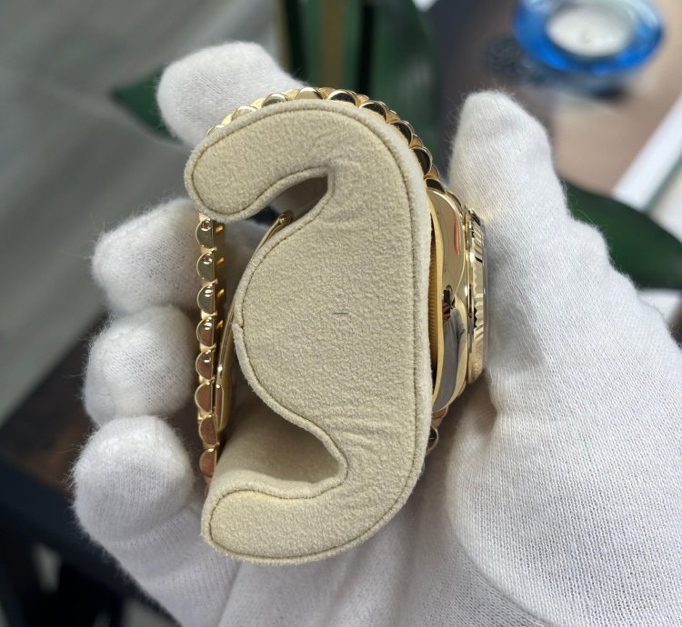 Rolex Datejust 31 2024 Rolex Datejust 31 Yellow Gold - Olive Green Diamond Dial - President Box And Papers