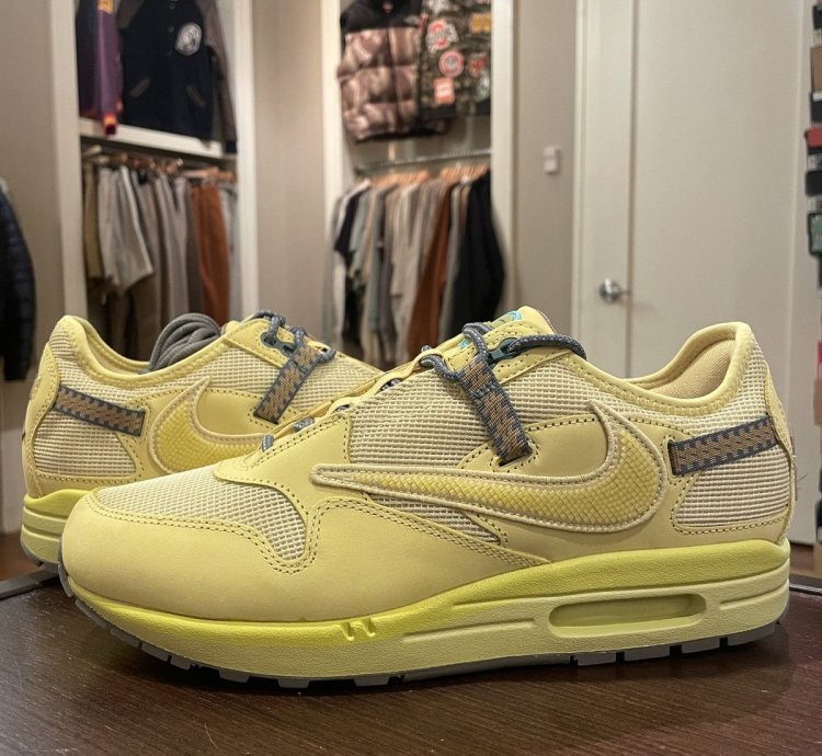 Nike Air Max 1 Travis Scott Cactus Jack Saturn Gold