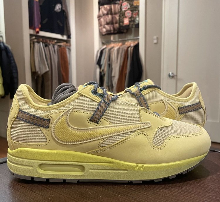 Nike Air Max 1 Travis Scott Cactus Jack Saturn Gold