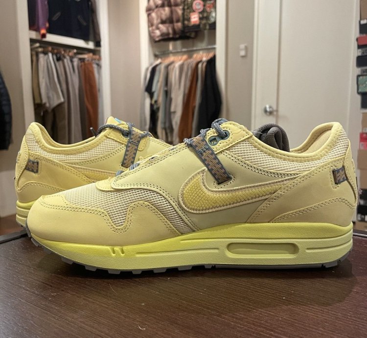 Nike Air Max 1 Travis Scott Cactus Jack Saturn Gold