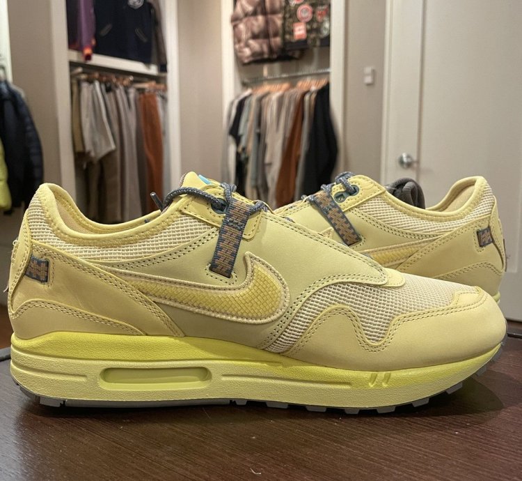 Nike Air Max 1 Travis Scott Cactus Jack Saturn Gold