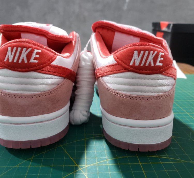 Nike Sb Dunk Low X Strangelove valentines Day Ct2552-800