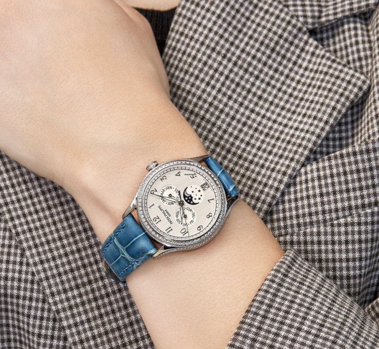 Patek Philippe Annual Calendar Complications 4947g-010 Annual Calendar White Gold Silver Dial 2022