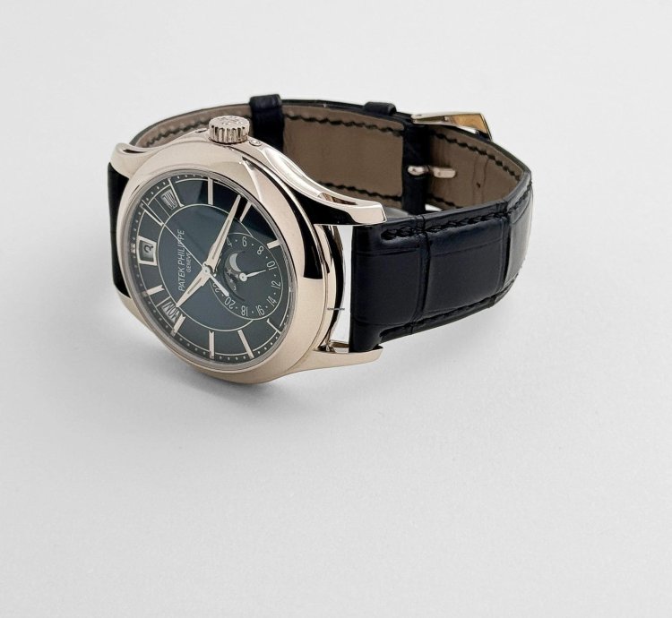 Patek Philippe Annual Calendar Complications 5205g-013 Annual Calendar White Gold Blue Dial 2020