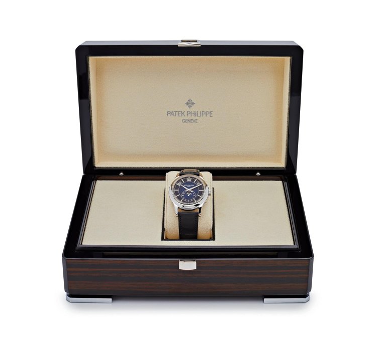 Patek Philippe Annual Calendar Complications 5205g-013 Annual Calendar White Gold Blue Dial 2021