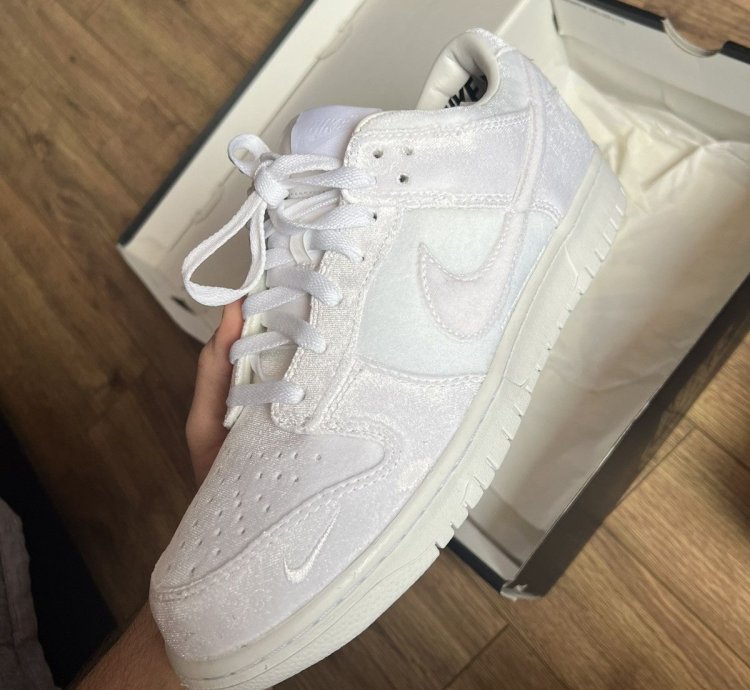 Nike Dunk Low Dover Street Market Triple White Velvet Size 9