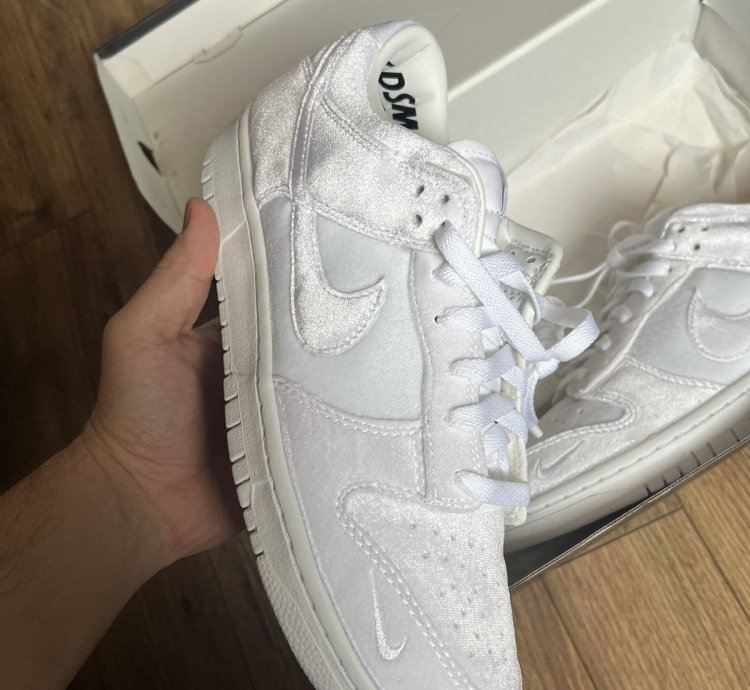 Nike Dunk Low Dover Street Market Triple White Velvet Size 9