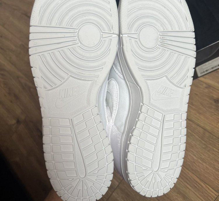 Nike Dunk Low Dover Street Market Triple White Velvet Size 9