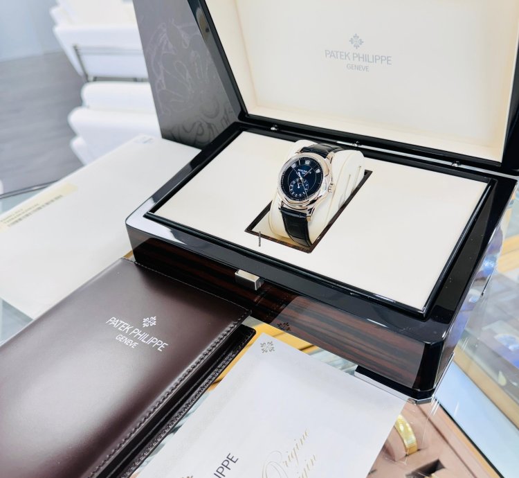 Patek Philippe Annual Calendar Complications 5205g-013 Blue 18k White Gold Men Watch Box Paper Mint