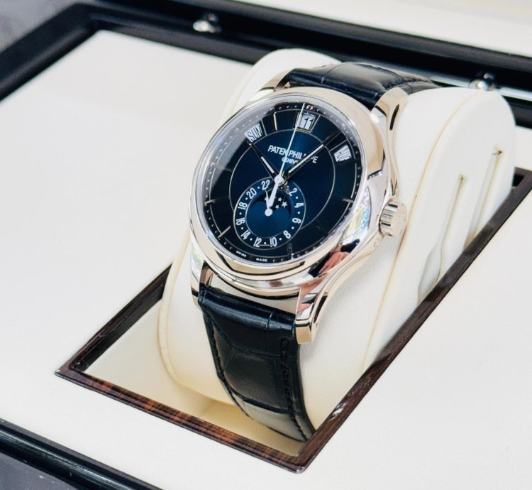 Patek Philippe Annual Calendar Complications 5205g-013 Blue 18k White Gold Men Watch Box Paper Mint