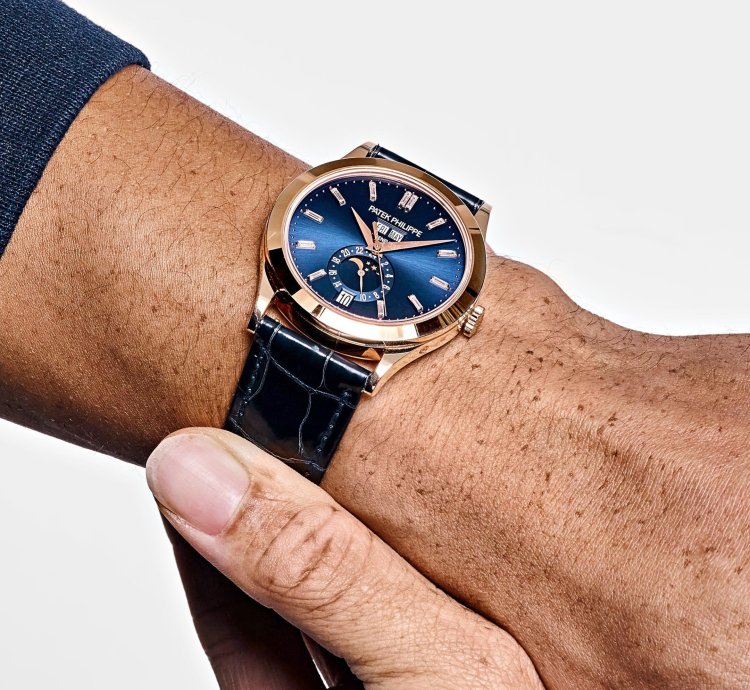 Patek Philippe Annual Calendar Complications 5396r-015 Annual Calendar Rose Gold Blue Dial 2019