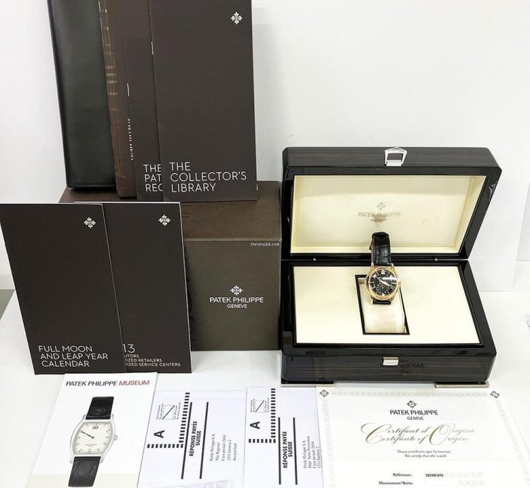 Patek Philippe Annual Calendar Complications Annual Calendar 40mm 5205r-010 Rose Gold With Black Leather Watch Black Dial 2017