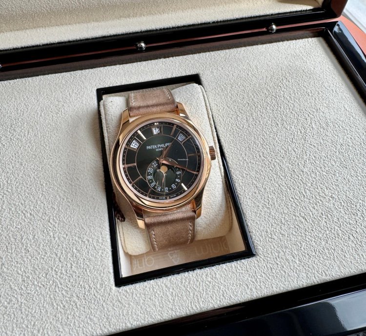 Patek Philippe Annual Calendar Full Set - Deutsche Auslieferung - Neues Armband