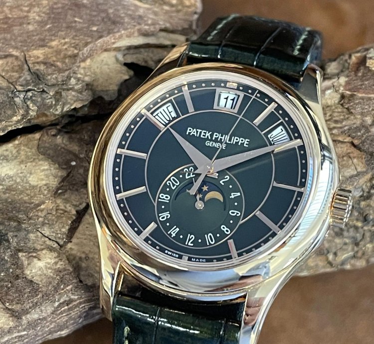 Patek Philippe Annual Calendar Full Set 2022 - Ref 5205r-011