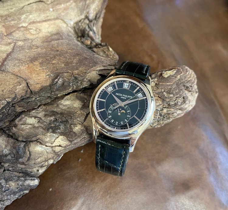 Patek Philippe Annual Calendar Full Set 2022 - Ref 5205r-011