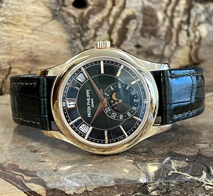 Patek Philippe Annual Calendar Full Set 2022 - Ref 5205r-011