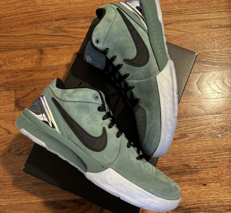 Nike Kobe 4 Protro Girl Dad Size 11