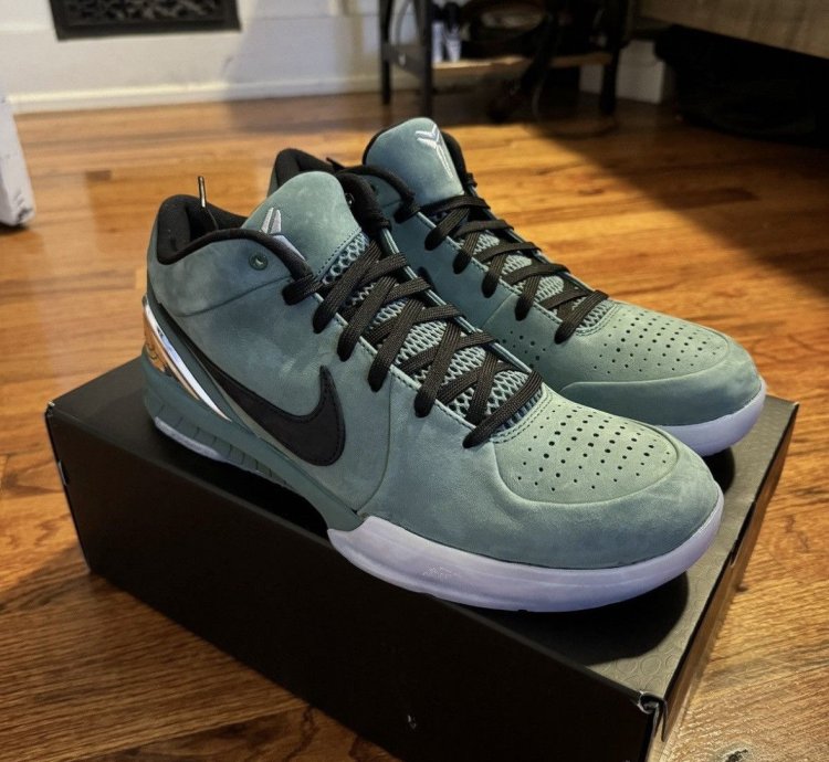 Nike Kobe 4 Protro Girl Dad Size 11