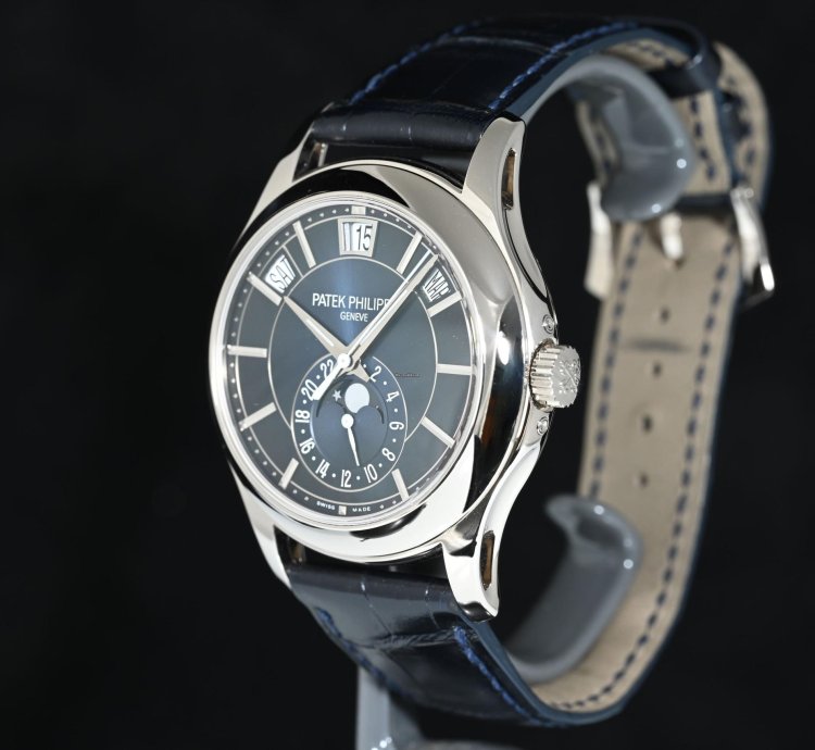 Patek Philippe Annual Calendar Moon Phases Ref 5205g Complications Self Winding Oro Bianco Ref 5205g