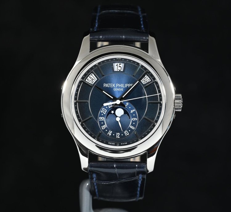 Patek Philippe Annual Calendar Moon Phases Ref 5205g Complications Self Winding Oro Bianco Ref 5205g