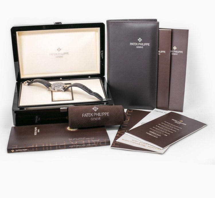 Patek Philippe Annual Calendar Moonphase 5205g-010