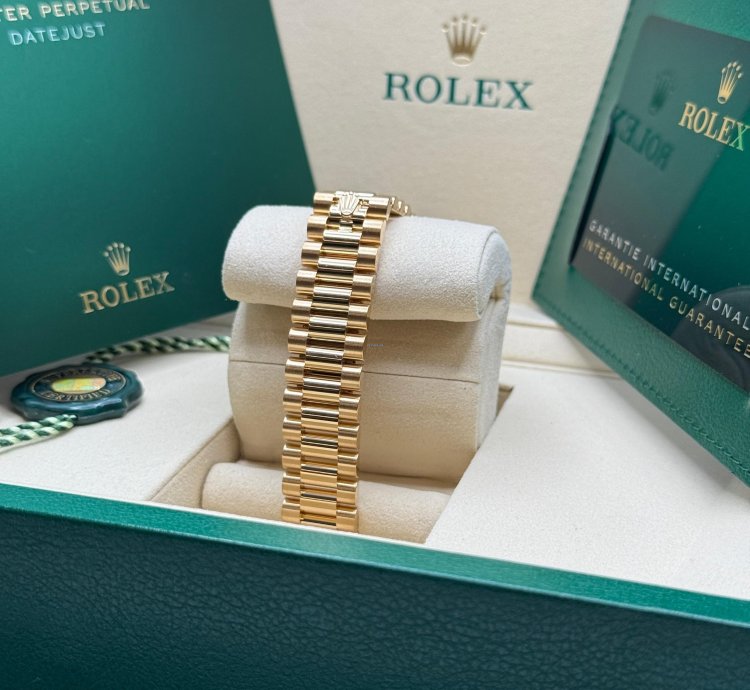 Rolex Datejust 31 New 2025 Olive Green Diamond Dial 18k Gold Diamond Bezel President