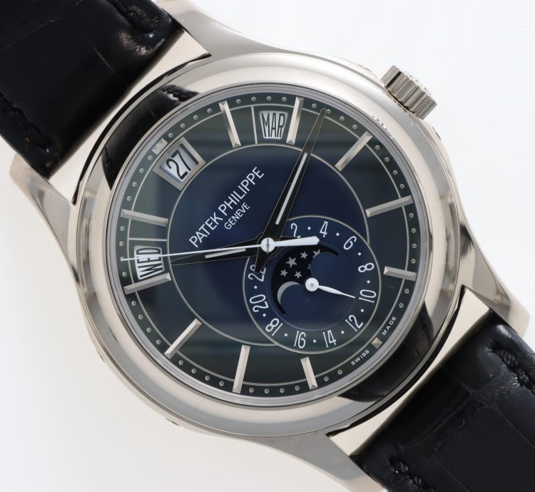 Patek Philippe Annual Calendar Ref 5205g-013 Moonphase Like New Full Set Year 2021