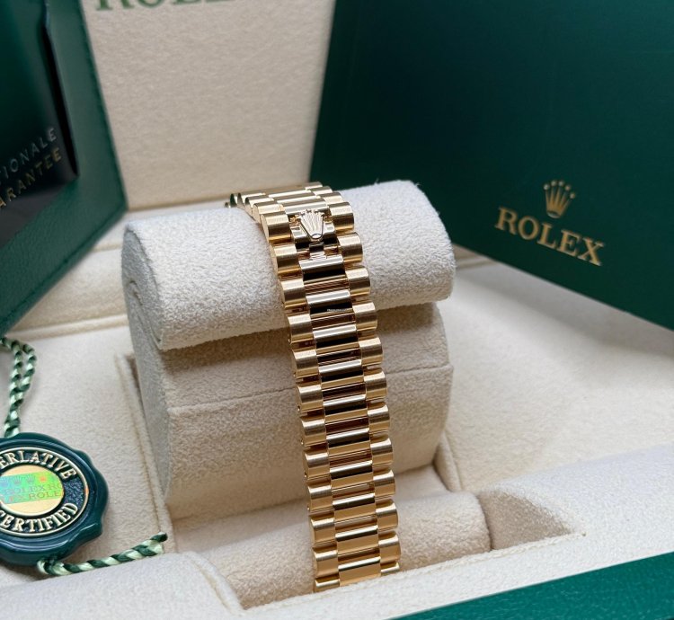 Rolex Datejust 31 Olive Green Diamond Dial 18k Gold Diamond Bezel Jubilee Bracelet