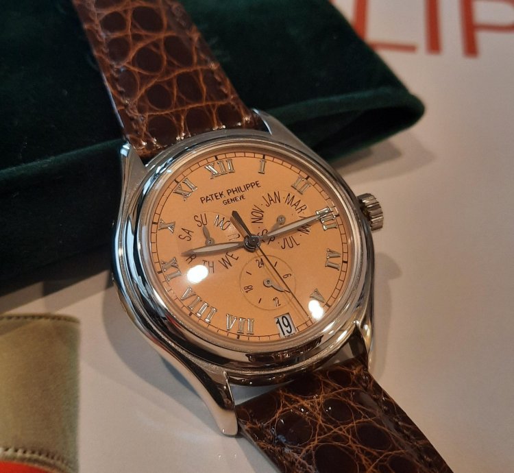 Patek Philippe Annual Calendar Salmon Dial Full Set watch Is Located In Seattle Wa Usa