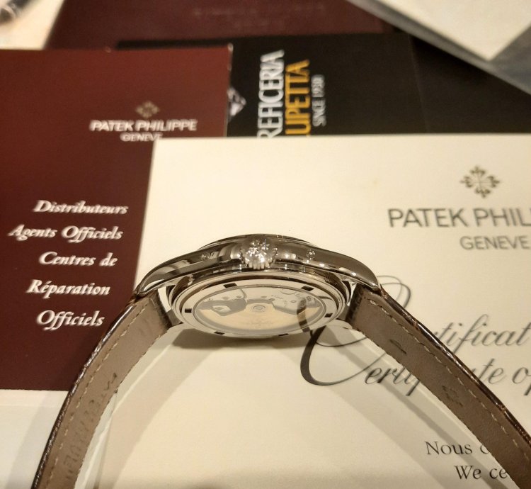Patek Philippe Annual Calendar Salmon Dial Full Set watch Is Located In Seattle Wa Usa