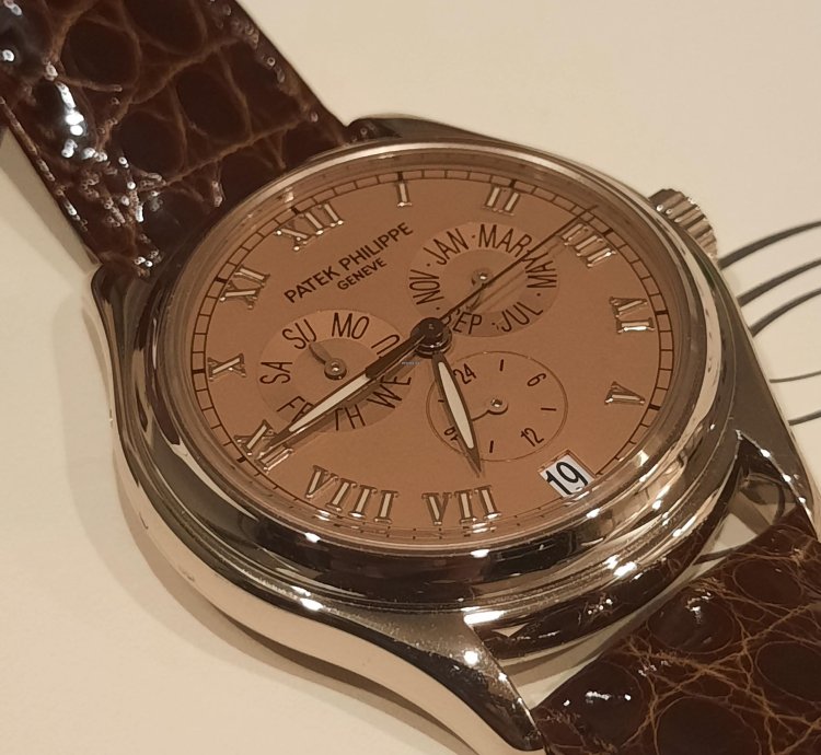 Patek Philippe Annual Calendar Salmon Dial Full Set watch Is Located In Seattle Wa Usa