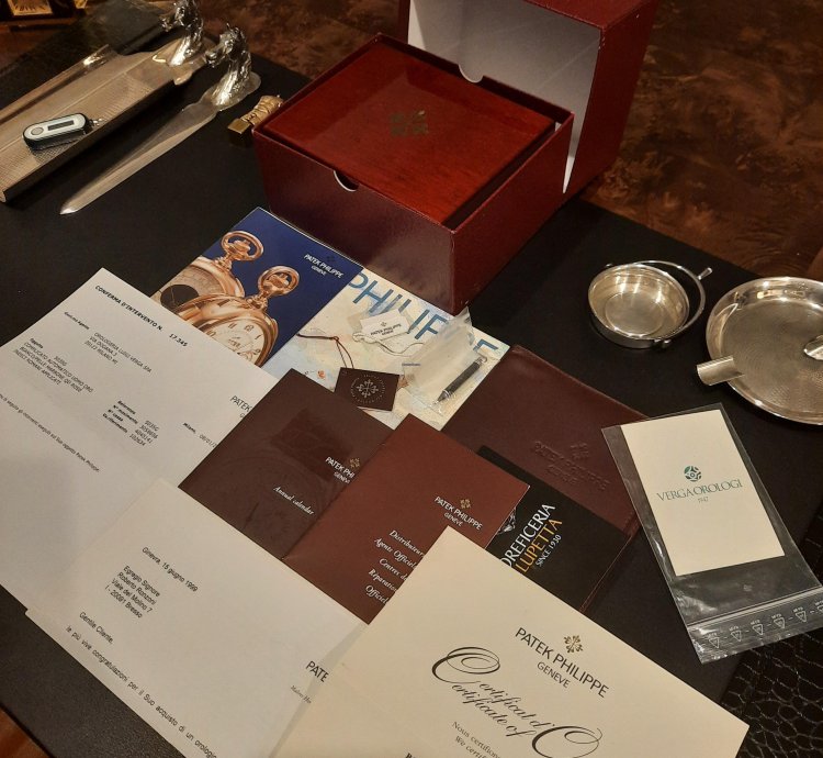 Patek Philippe Annual Calendar Salmon Dial Full Set watch Is Located In Seattle Wa Usa